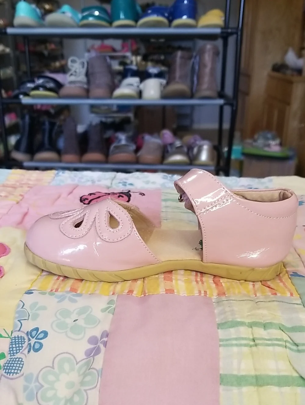 Livie & Luca Pink Patent Leather Mary Jane Size 10 OG Strap, Wavy Sole Petals